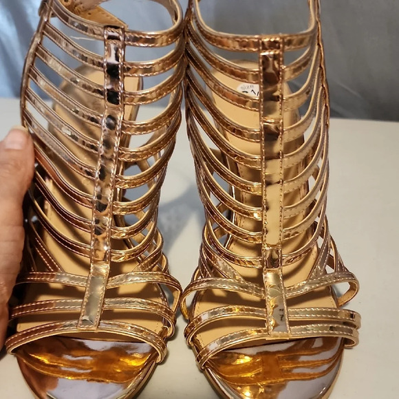 Christian Siriano Gold Strappy Heels with Design - Picture 5 of 6